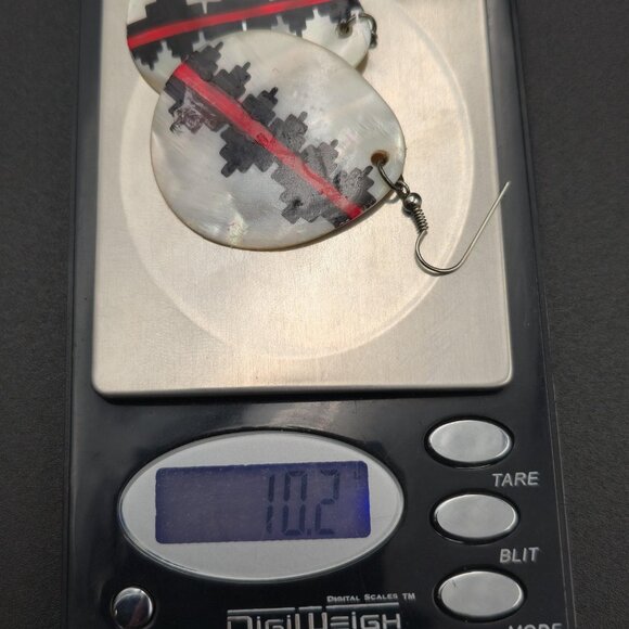 Silvertone Unique Pattern Large Shell Earrings B803 - Picture 5 of 5